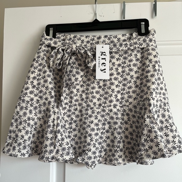 Grey Bandit size small skort - Picture 2 of 7